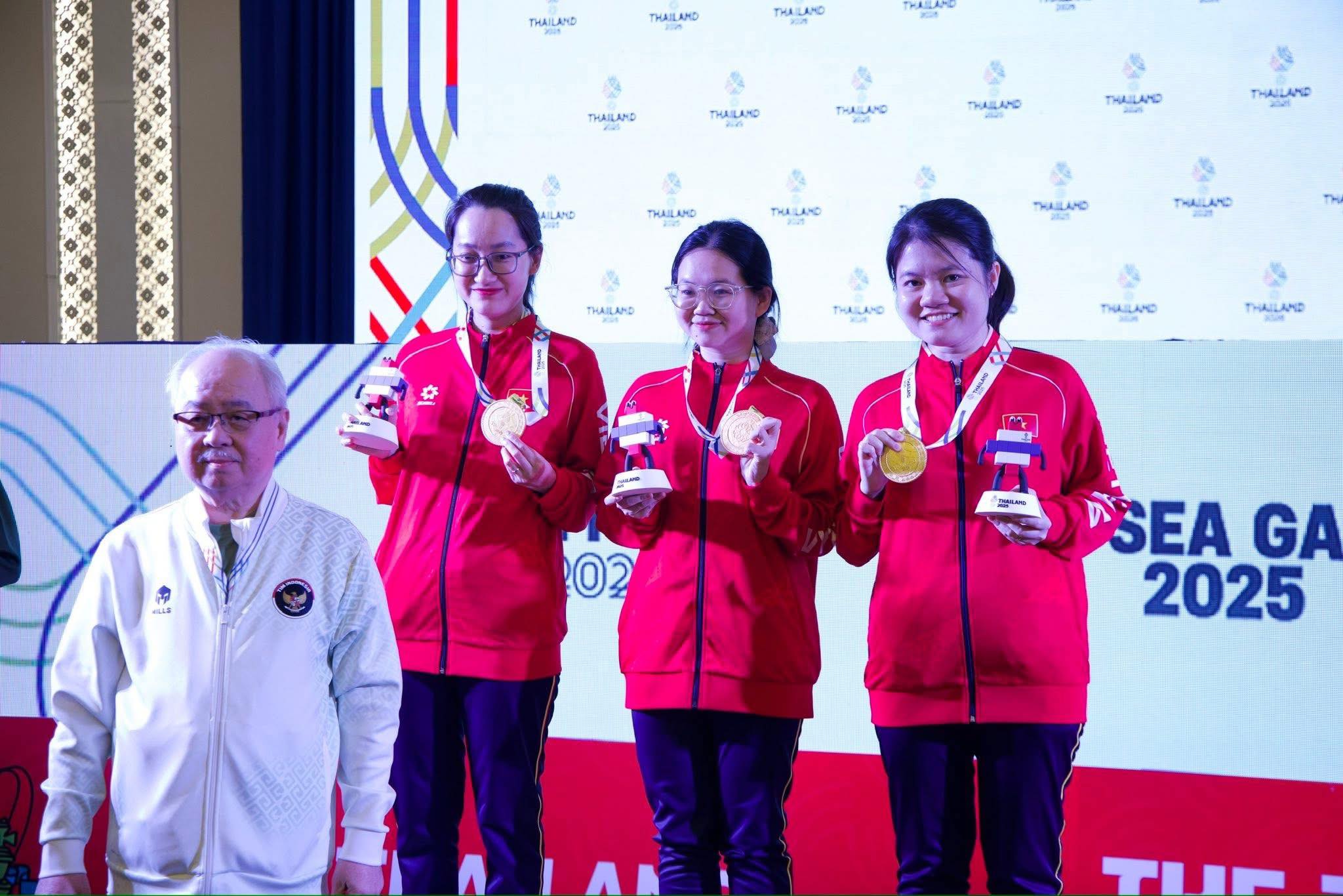 THỐNG TRỊ TUYỆT ĐỐI: VIỆT NAM GIÀNH HUY CHƯƠNG VÀNG NỘI DUNG ĐÔI NỮ CỜ NHANH!